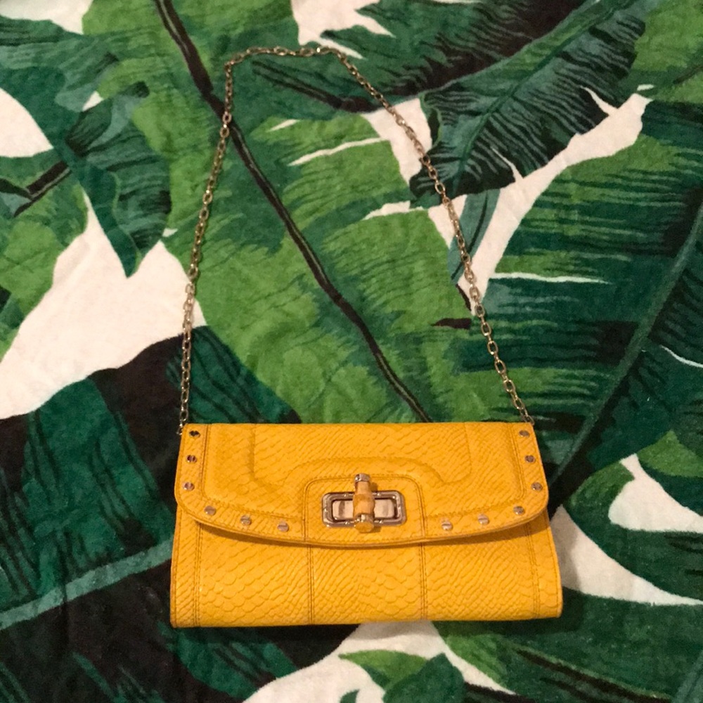 Yellow reptile clutch, gold chain removable strap - Picture 2 of 4
